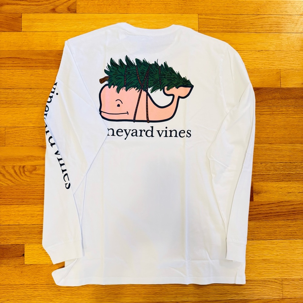 NWT🎄🐳Vineyard Vines 🐳🎄Long Sleeve Festive Tee  Whale with Christmas Tree 🐳